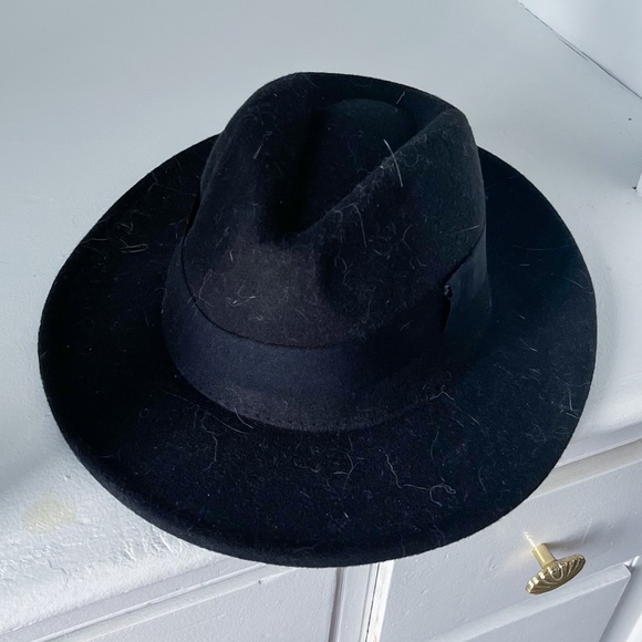 Black crushed velvet hat - Picture 1 of 6